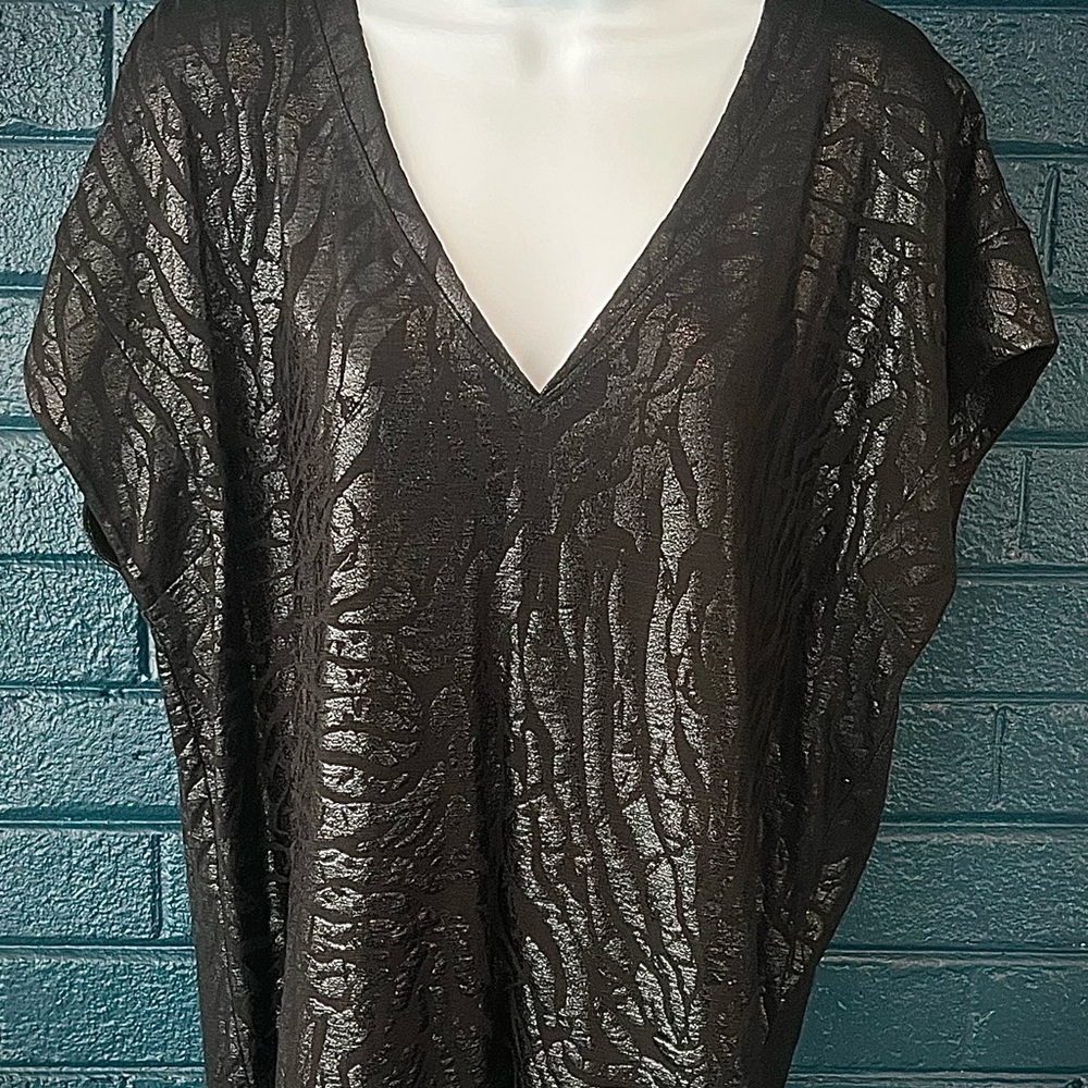 Black Texture Pattern V-Neck Top
